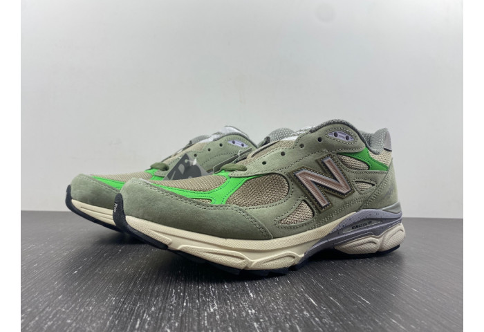 Patta Keep Your Family Close x New Balance 990 v3   M990PP3