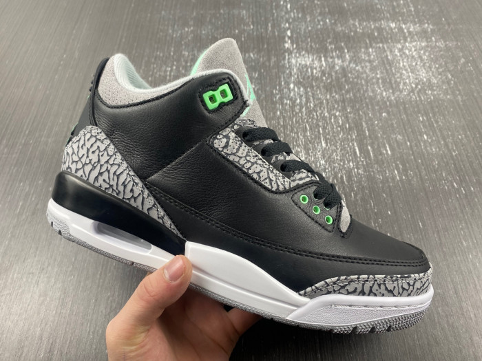 Air Jordan 3 “Green Glow”  CT8532-031