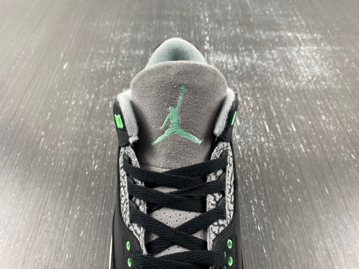 Air Jordan 3 “Green Glow”  CT8532-031