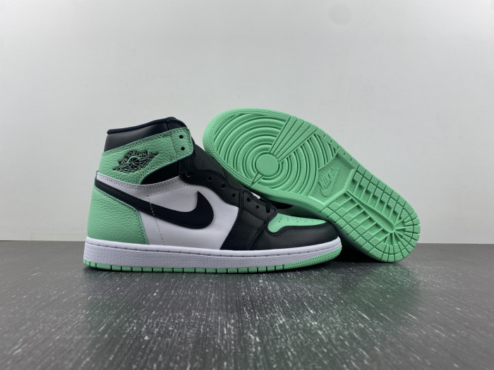 Air Jordan 1 High OG “Green Glow”  DZ5485-130