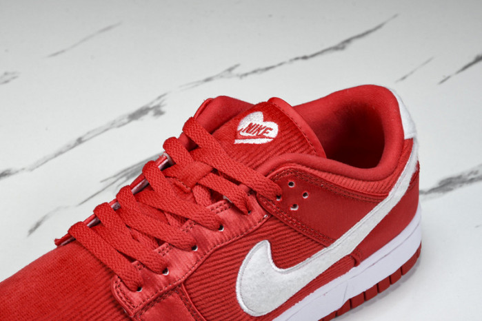 Nike Dunk Low Valentine