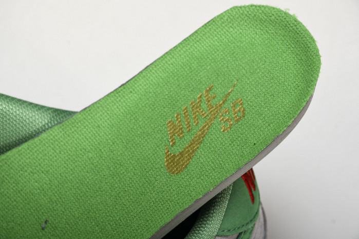 Nike SB Dunk Low Medusa 313170-030