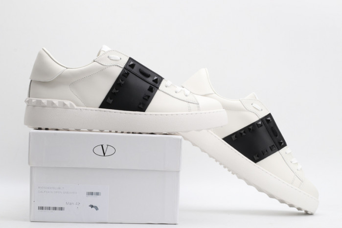 Va*lentino sneaker
