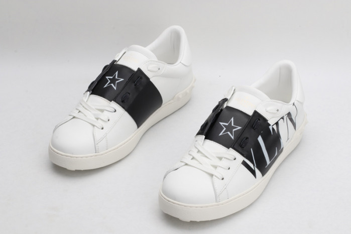 Va*lentino sneaker