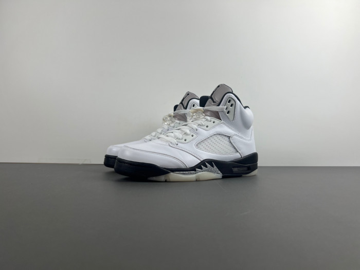 Jordan 5 Retro "White and Black"   DD0587-110