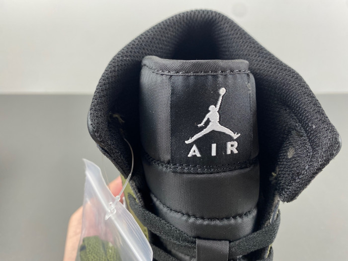 JORDAN 1 mid  BQ8426-092