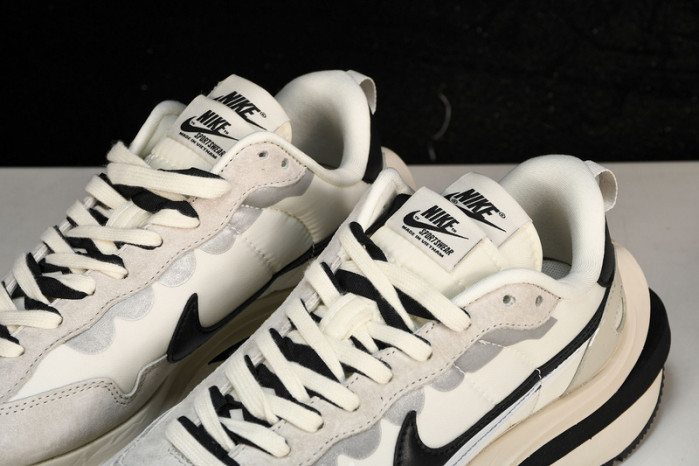 Nike Vaporwaffle sacai Grey Black White DD1875-101