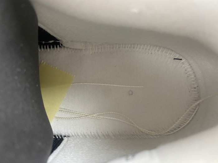 Jordan 4 Retro Frozen Moments AQ9129-001