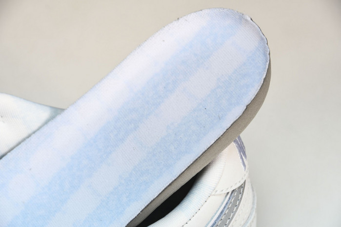Nike SB Dunk Low White Lobster (Friends and Family) FD8776-100