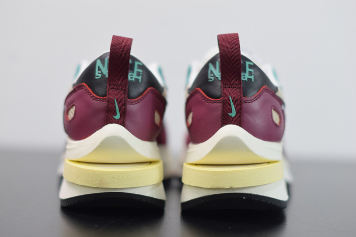 Nike Vaporwaffle sacai Villain Red Neptune Green   DD3035-200