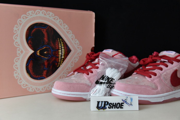 Nike SB Dunk Low StrangeLove Skateboards  CT2552-800