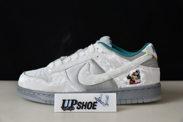 NIKE WMNS DUNK LOW