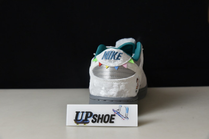 NIKE WMNS DUNK LOW